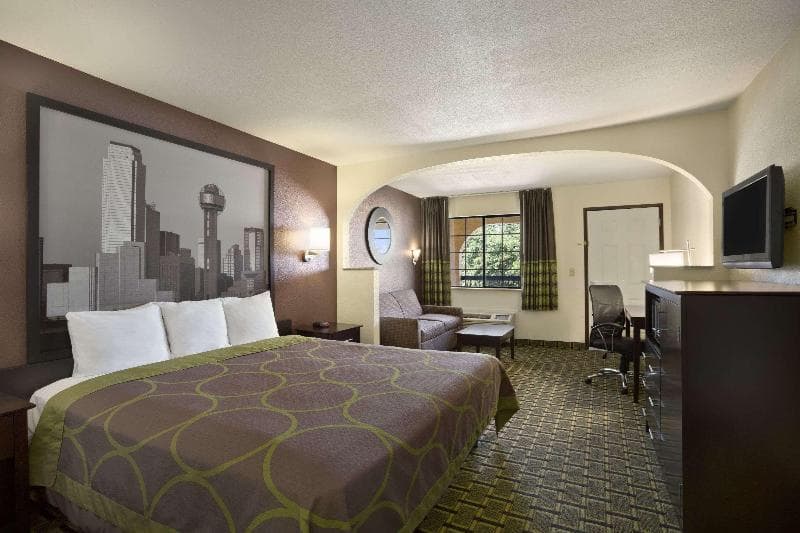 Super 8 by Wyndham Grand Prairie Southwest 1