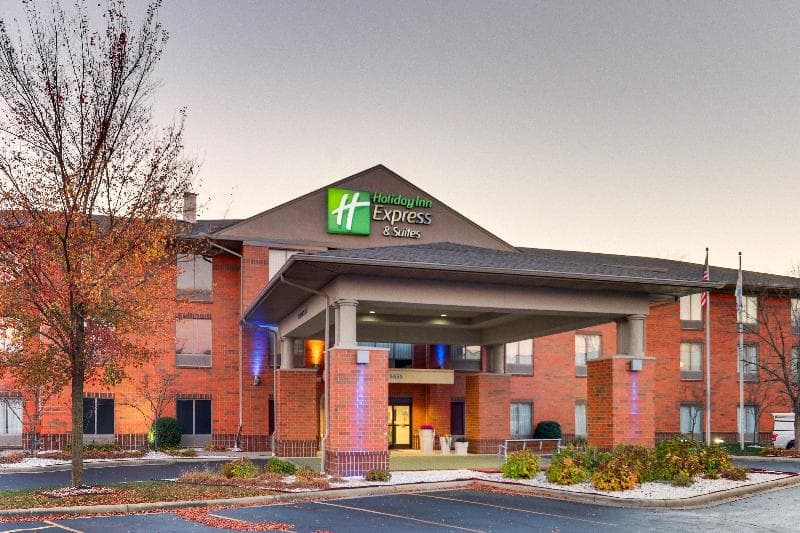 Holiday Inn Express & Suites Dayton-Centerville 2