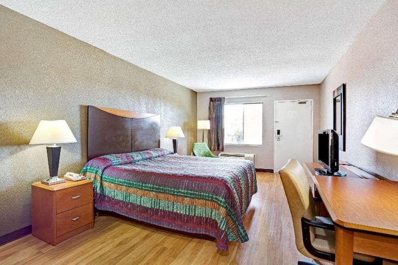 Super 8 by Wyndham Fredericksburg photo 1