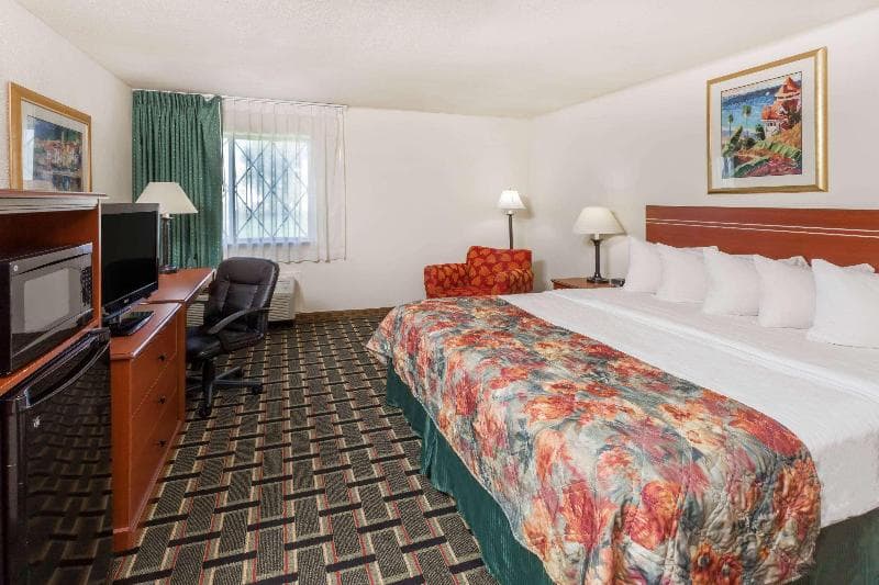 Baymont by Wyndham Decatur 5