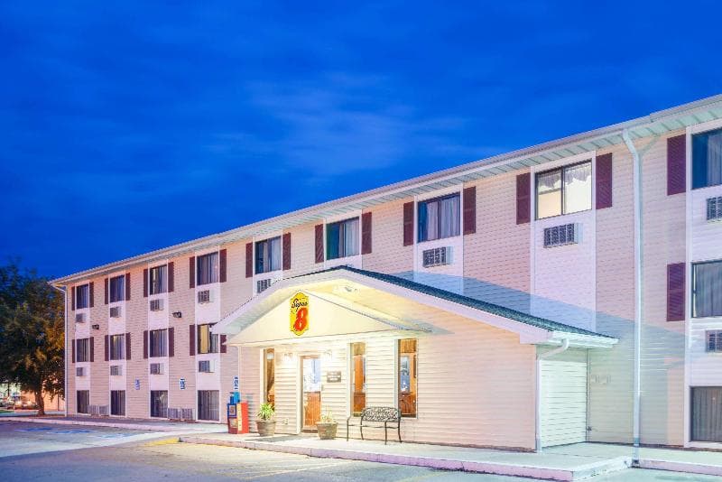 Super 8 By Wyndham Burlington 5
