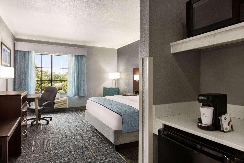 La Quinta Inn & Suites by Wyndham Dublin 5