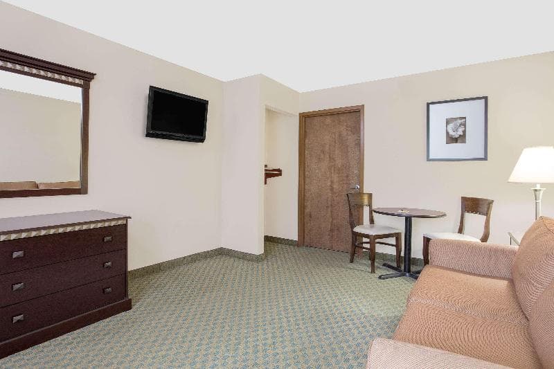 Super 8 by Wyndham Danville 5