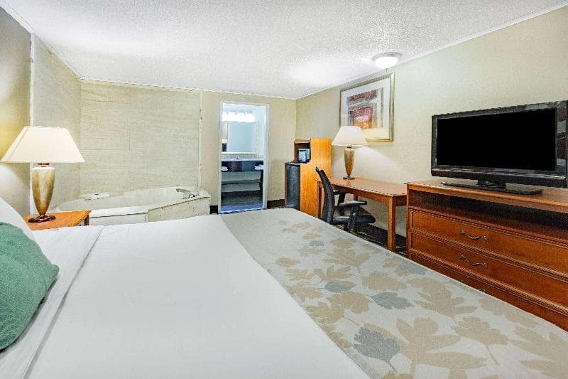 Travelodge By Wyndham Monroe 4