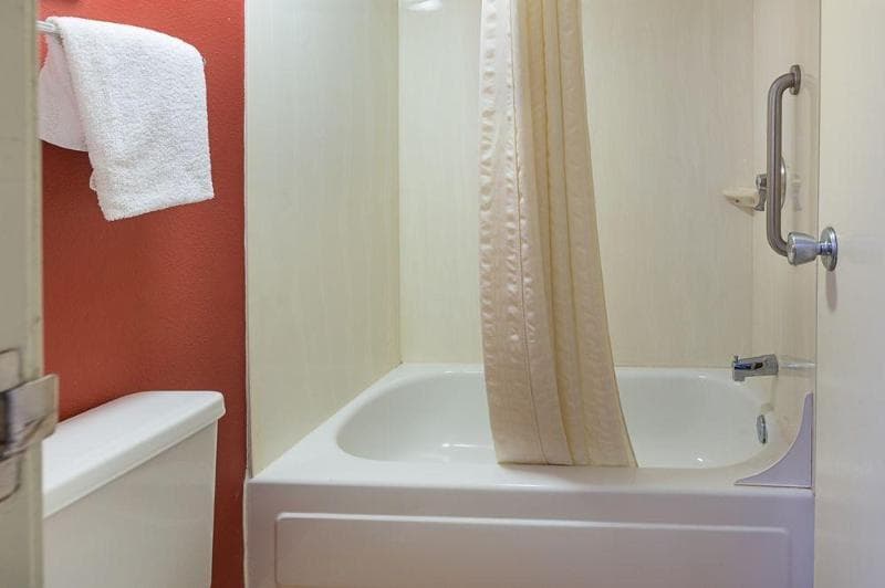 Red Roof Inn Detroit - Farmington Hills 3