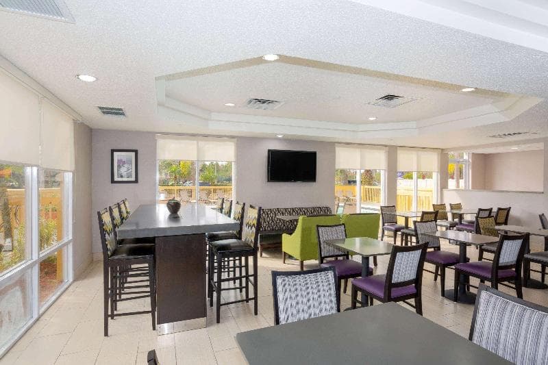 La Quinta Inn & Suites by Wyndham Mobile - Daphne 2