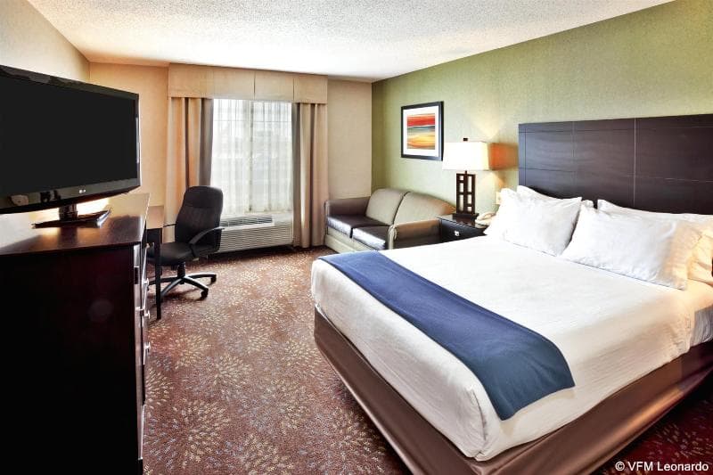Holiday Inn Express & Suites Woodhaven photo 1
