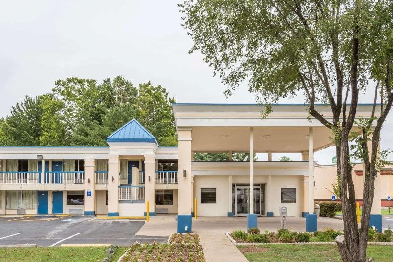Days Inn By Wyndham Fredericksburg North photo 1