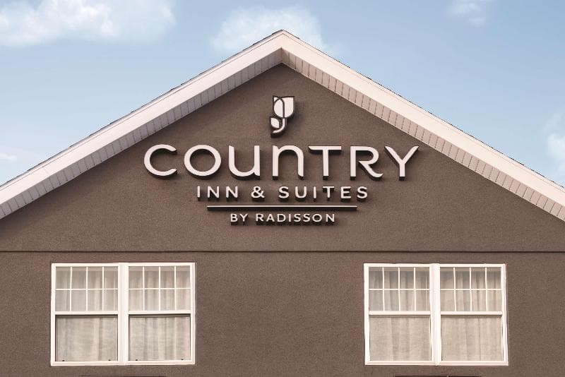 Country Inn & Suites by Radisson, Dubuque, IA 3
