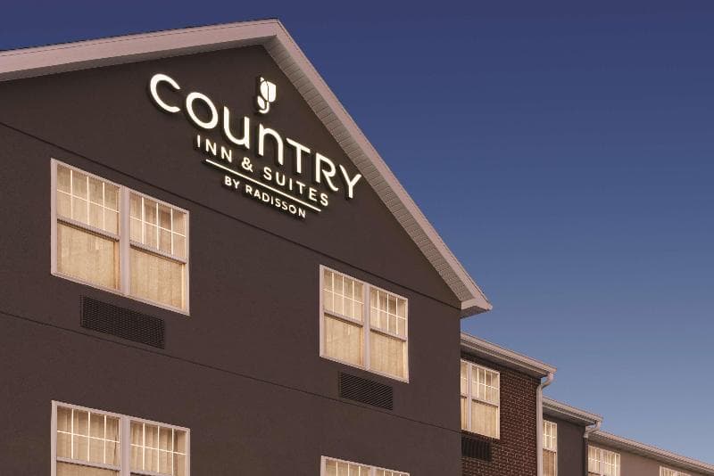 Country Inn & Suites by Radisson, Dubuque, IA 4
