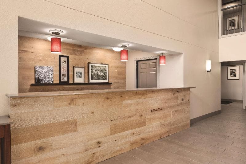 Country Inn & Suites by Radisson, Dubuque, IA 5
