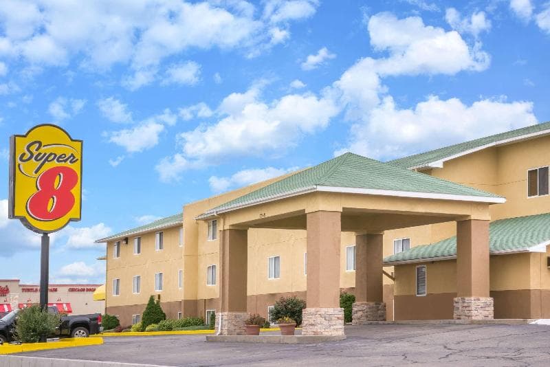Super 8 By Wyndham Dodge City 5