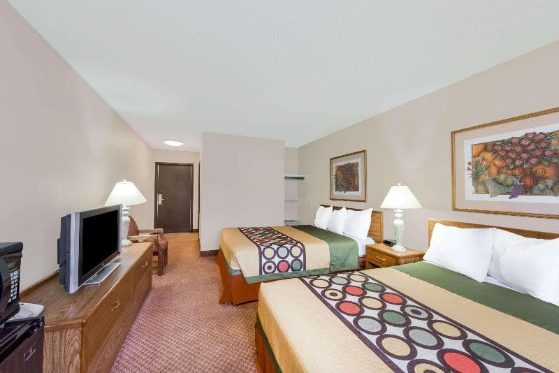 Super 8 By Wyndham Dodge City 3