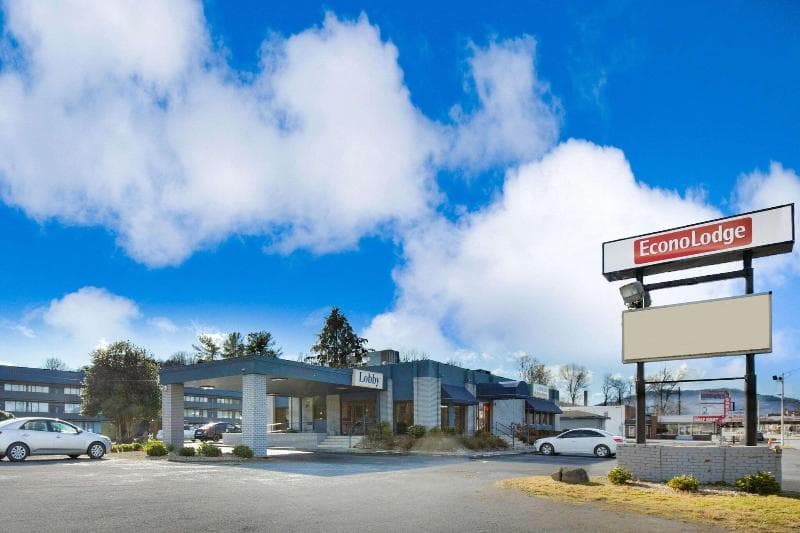 Econo Lodge 3