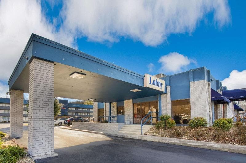 Econo Lodge 5