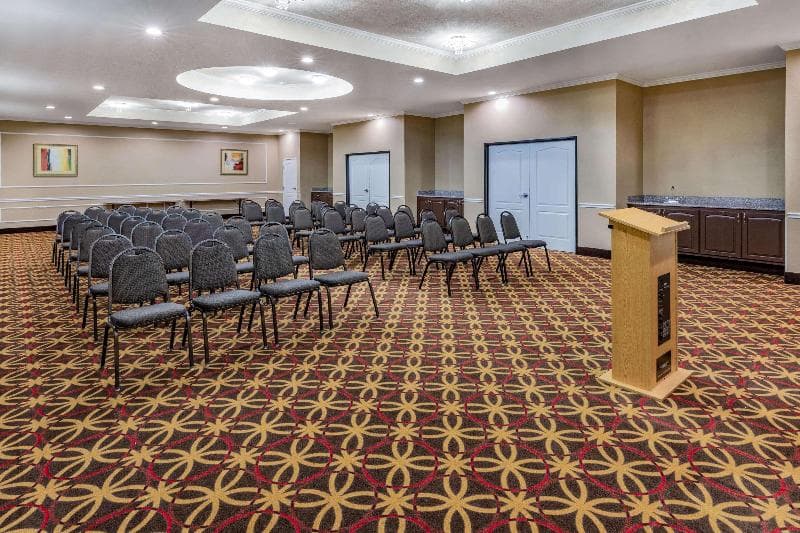 La Quinta Inn & Suites by Wyndham Garland Harbor Point 1