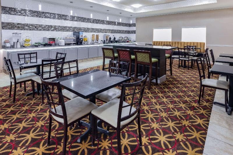 La Quinta Inn & Suites by Wyndham Garland Harbor Point 3