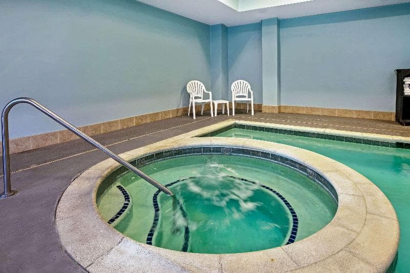 La Quinta Inn & Suites by Wyndham Garland Harbor Point 4