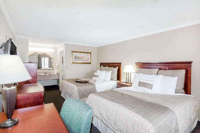 Days Inn By Wyndham Destin 3