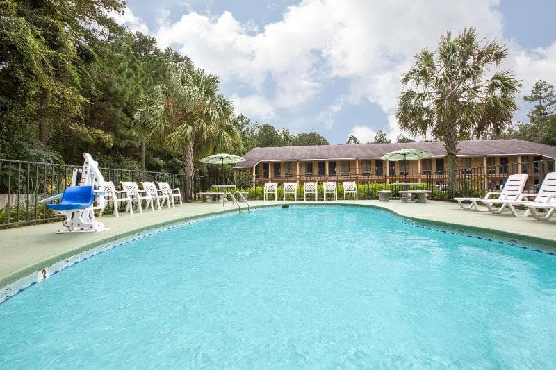 Howard Johnson By Wyndham Dothan 3