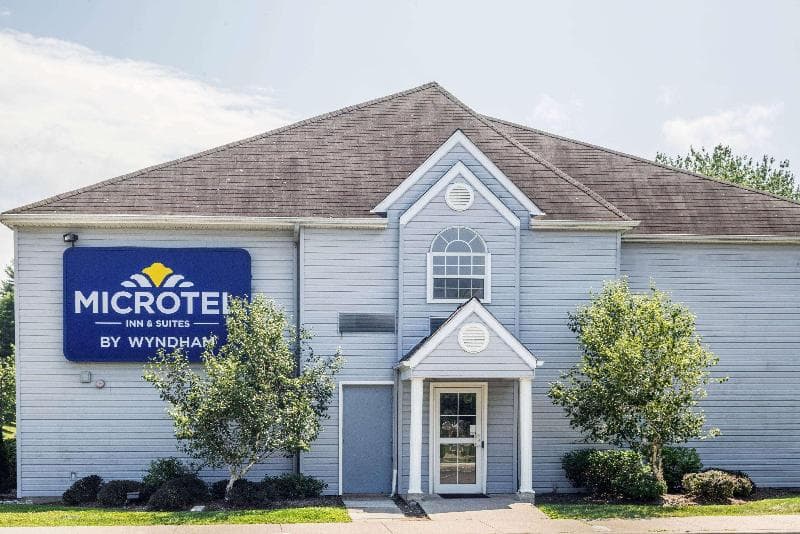 Microtel Inn & Suites by Wyndham Bethel/Danbury 2