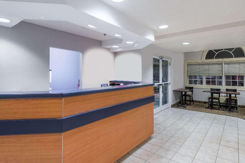 Microtel Inn & Suites by Wyndham Bethel/Danbury 4