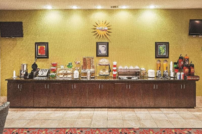 La Quinta Inn & Suites by Wyndham Decatur 3