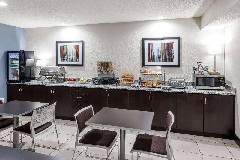 Microtel Inn & Suites by Wyndham Greenville / Woodruff Road 3