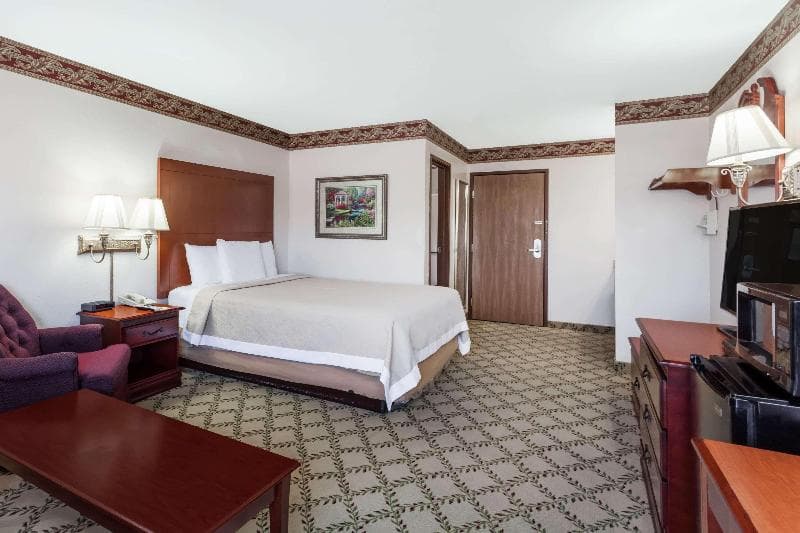 Days Inn by Wyndham Dyersburg photo 1