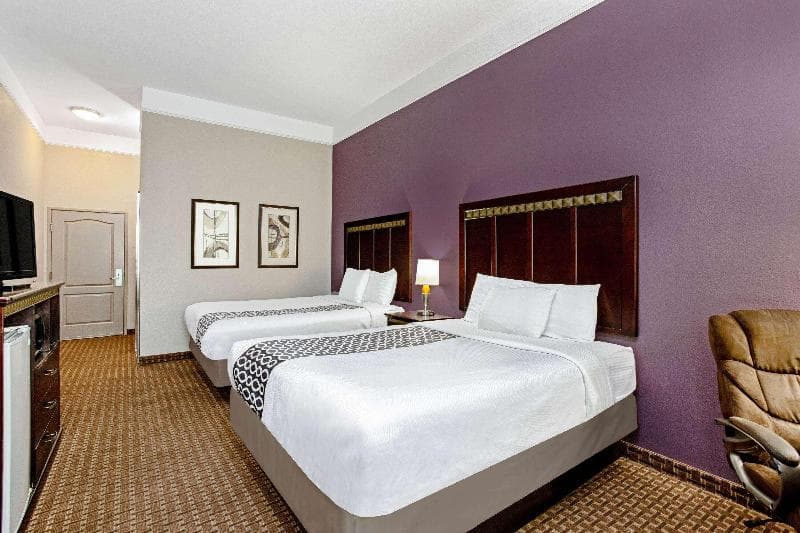 La Quinta Inn & Suites by Wyndham Cleburne 4