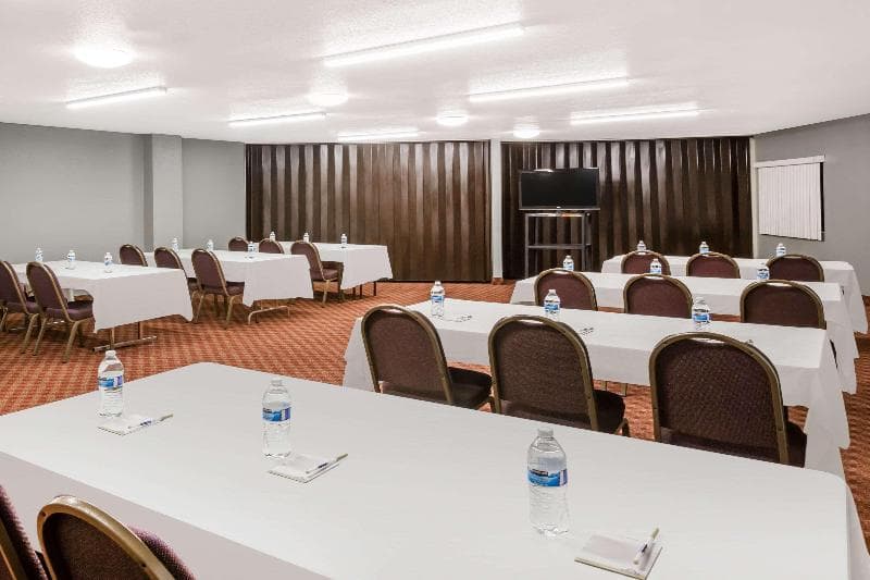 Days Inn By Wyndham West Des Moines 2