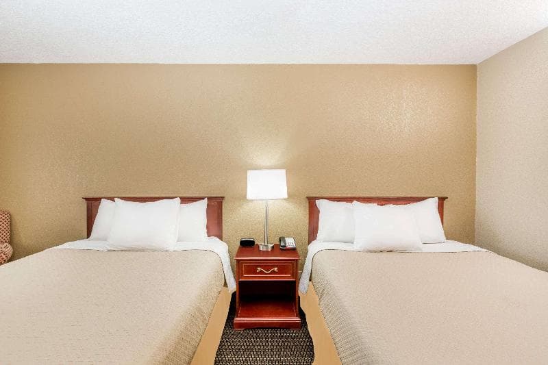 Days Inn By Wyndham West Des Moines photo 1