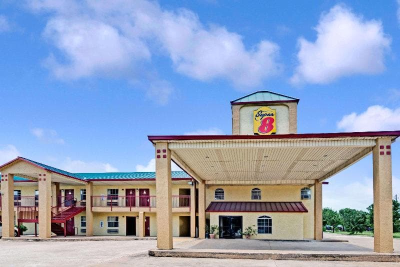 Super 8 By Wyndham Dallas South 5
