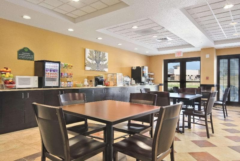 Wingate by Wyndham Frisco 3