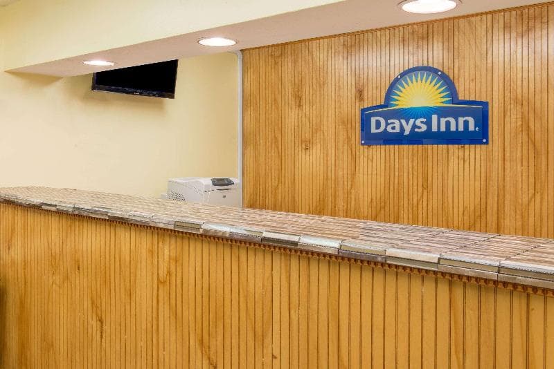Days Inn & Suites By Wyndham Dayton North 5