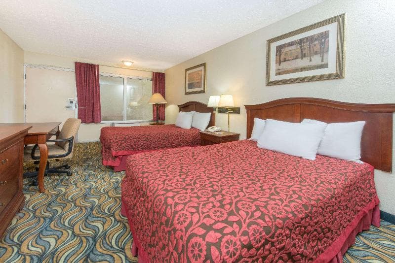 Days Inn & Suites By Wyndham Dayton North 2