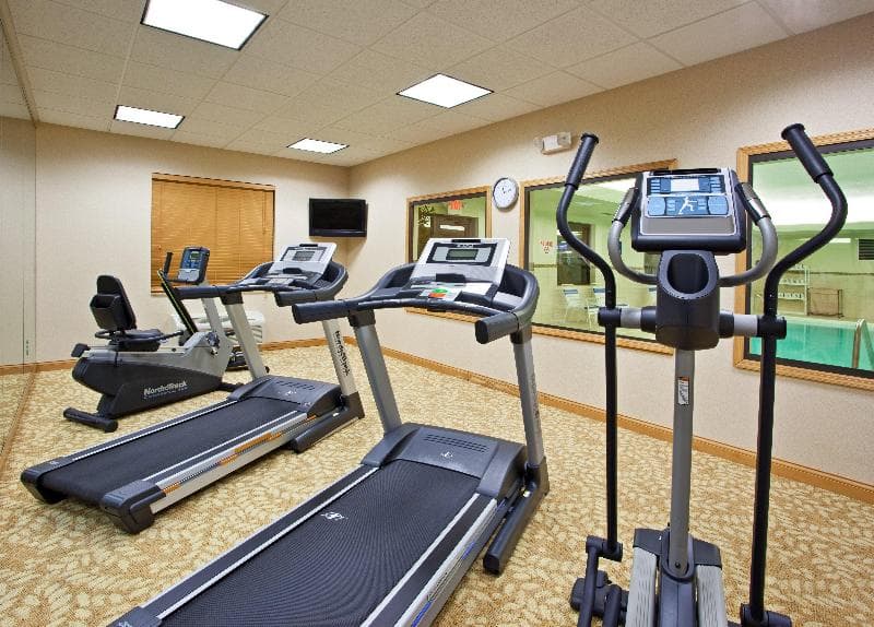 Holiday Inn Express Hotel & Suites Chesterfield 2