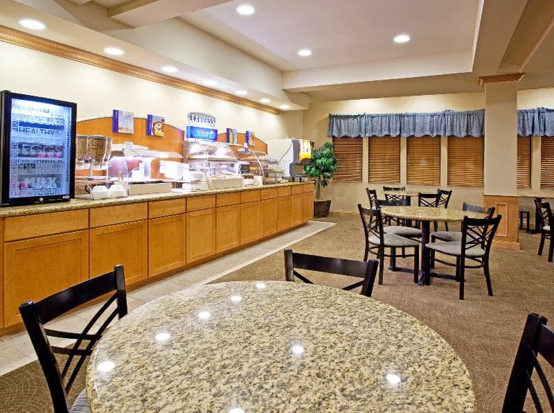 Holiday Inn Express Hotel & Suites Chesterfield 3