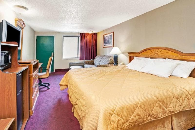 Knights Inn - Sterling Heights 2