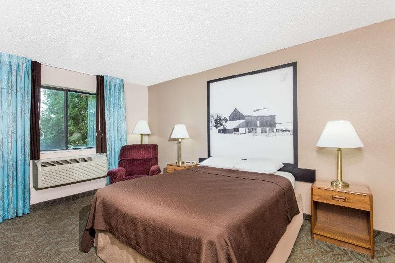Super 8 By Wyndham Dodgeville photo 1