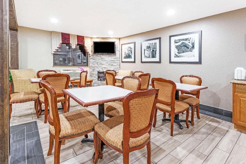 Super 8 By Wyndham Sterling Heights/Detroit Area 2