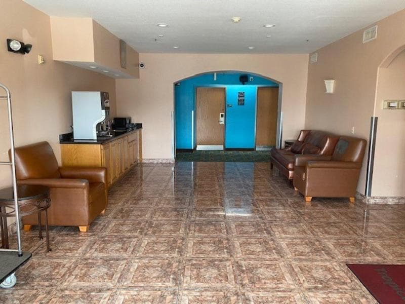 Tropicana Inn And Suites 5