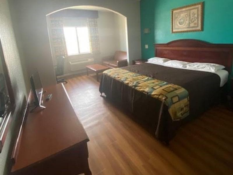 Tropicana Inn And Suites 4