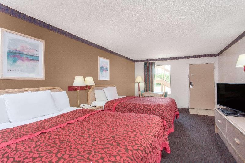 Days Inn by Wyndham Decatur Priceville I-65 Exit 334 4