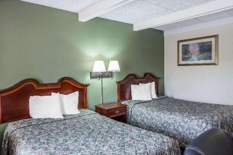 Rodeway Inn photo 1