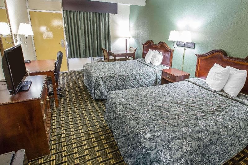 Rodeway Inn 3