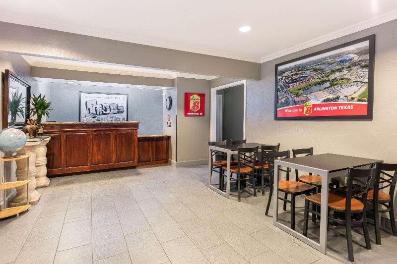 Super 8 By Wyndham Arlington Near At&T Stadium 3