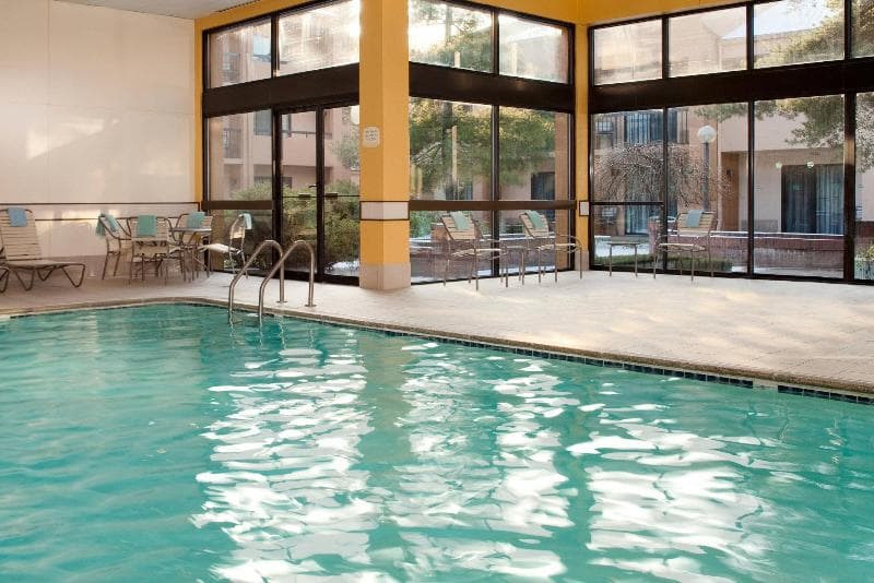 Courtyard By Marriott Southfield 2