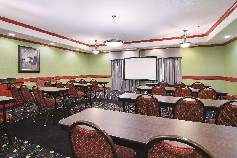 La Quinta Inn & Suites by Wyndham Dallas - Hutchins photo 1