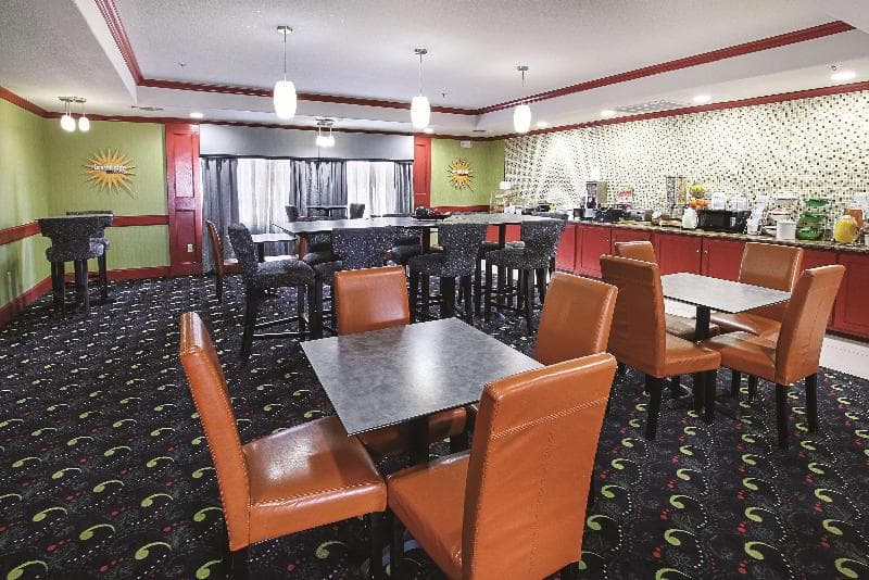 La Quinta Inn & Suites by Wyndham Dallas - Hutchins 3